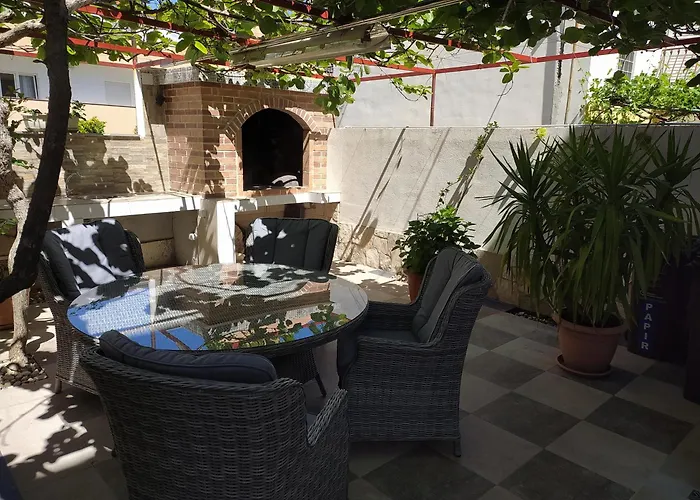 Apartment Dvor